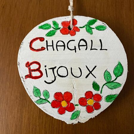 Chagall Bijoux آستي المظهر الخارجي الصورة